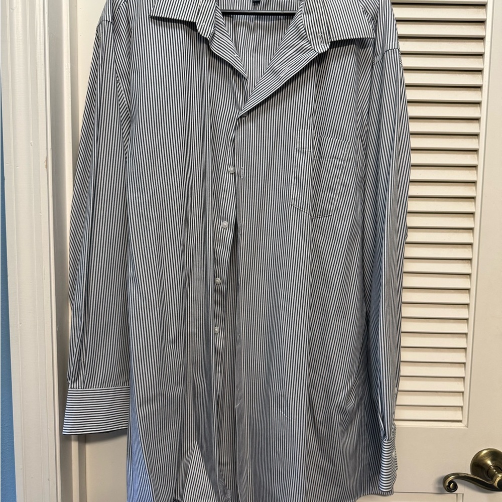 Covington Men's Blue and White Striped Dress Shirt